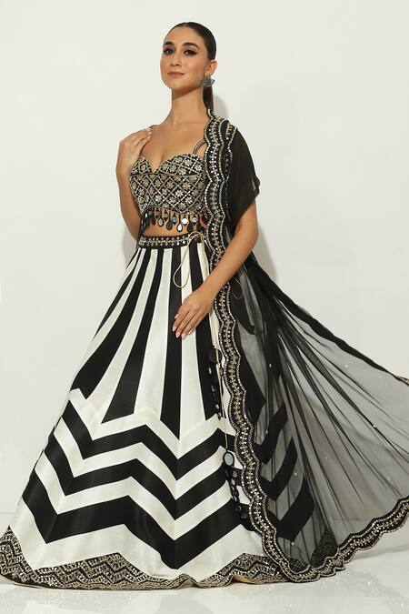 Buy_Vandana Sethi_Black Silk, Chiffon Mirrors Sweetheart Neck Embellished Monochrome Lehenga Set 