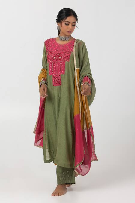 Pants And Pajamas Green Cotton, Silk, Chanderi Sequins V-neck Geometric Patch Work Kurta With Pant Online at Aza Fashions Pants And Pajamas_Green Cotton, Silk, Chanderi Sequins V-neck Geometric Patch Work Kurta With Pant _Online_at_Aza_Fashions