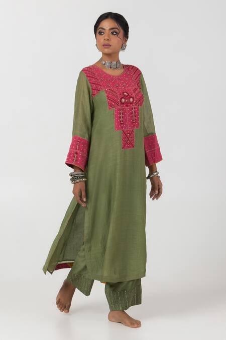 Pants And Pajamas Green Cotton, Silk, Chanderi Sequins V-neck Geometric Patch Work Kurta With Pant at Aza Fashions Pants And Pajamas_Green Cotton, Silk, Chanderi Sequins V-neck Geometric Patch Work Kurta With Pant _at_Aza_Fashions