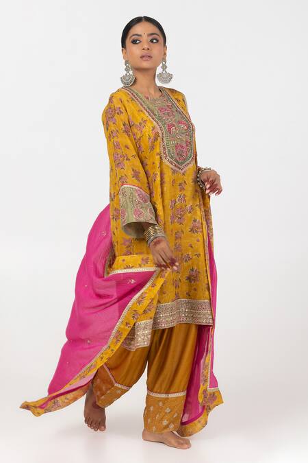 Pants And Pajamas Pink Chanderi Embroidery, Patchwork Dupatta Online at Aza Fashions Pants And Pajamas_Pink Chanderi Embroidery, Patchwork Dupatta _Online_at_Aza_Fashions