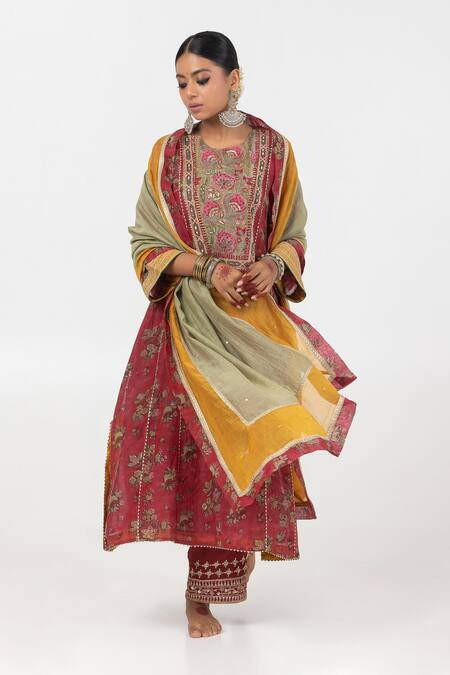 Pants And Pajamas Green Chanderi Embroidery Mul Print Dupatta at Aza Fashions Pants And Pajamas_Green Chanderi Embroidery Mul Print Dupatta _at_Aza_Fashions