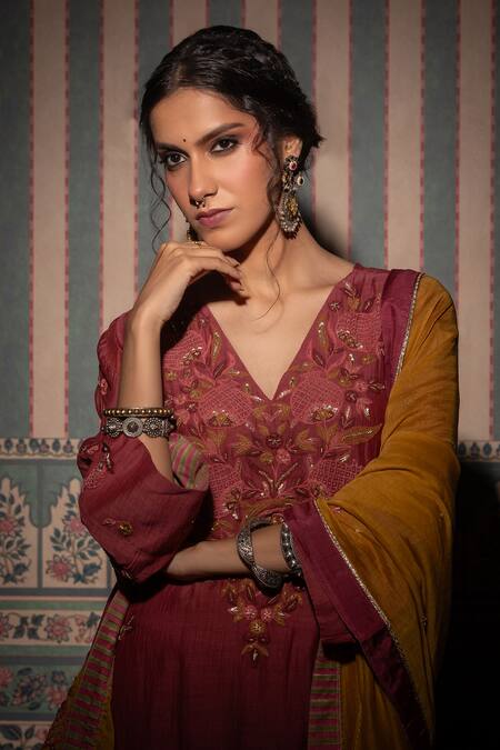 Buy_Pants And Pajamas_Maroon Chanderi Embroidery, Beads V-neck Floral Kurta 