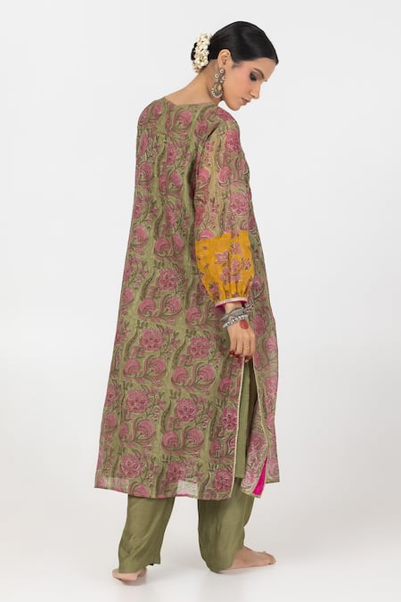Shop Pants And Pajamas Green Chanderi Embroidery, Sequins Split V-neck Floral Straight Kurta at Aza Fashions Shop_Pants And Pajamas_Green Chanderi Embroidery, Sequins Split V-neck Floral Straight Kurta _at_Aza_Fashions