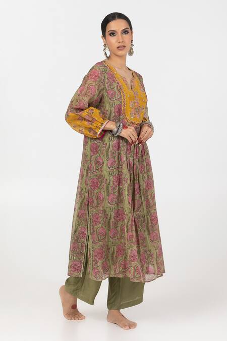 Shop Pants And Pajamas Green Chanderi Embroidery, Sequins Split V-neck Floral Straight Kurta Online at Aza Fashions Shop_Pants And Pajamas_Green Chanderi Embroidery, Sequins Split V-neck Floral Straight Kurta _Online_at_Aza_Fashions