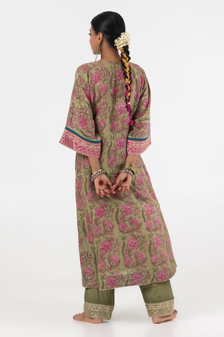 Shop Pants And Pajamas Green Modal, Silk Embroidery, Sequins V-neck Thread Kurta at Aza Fashions Shop_Pants And Pajamas_Green Modal, Silk Embroidery, Sequins V-neck Thread Kurta _at_Aza_Fashions