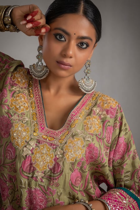 Shop Pants And Pajamas Green Modal, Silk Embroidery, Sequins V-neck Thread Kurta Online at Aza Fashions Shop_Pants And Pajamas_Green Modal, Silk Embroidery, Sequins V-neck Thread Kurta _Online_at_Aza_Fashions