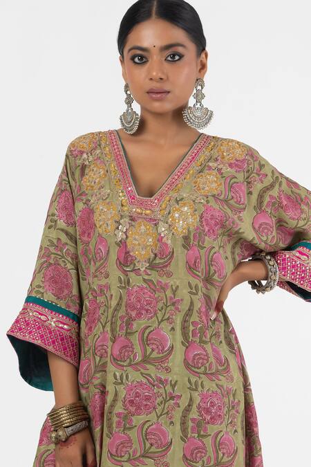 Shop Pants And Pajamas Green Modal, Silk Embroidery, Sequins V-neck Thread Kurta Shop_Pants And Pajamas_Green Modal, Silk Embroidery, Sequins V-neck Thread Kurta