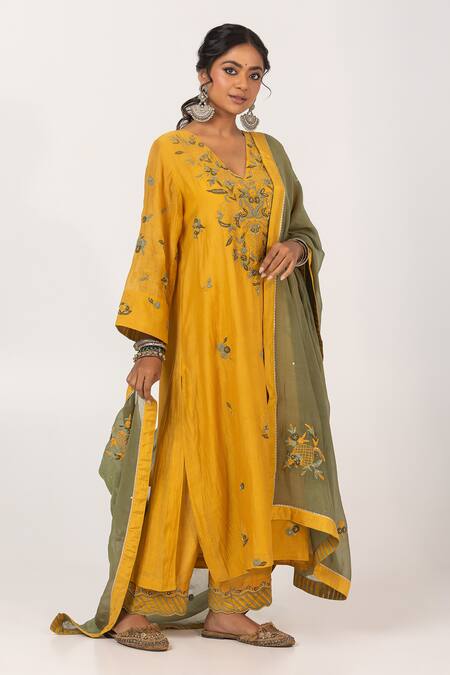 Pants And Pajamas Green Chanderi Sequins, Embroidery Dupatta Online at Aza Fashions Pants And Pajamas_Green Chanderi Sequins, Embroidery Dupatta _Online_at_Aza_Fashions