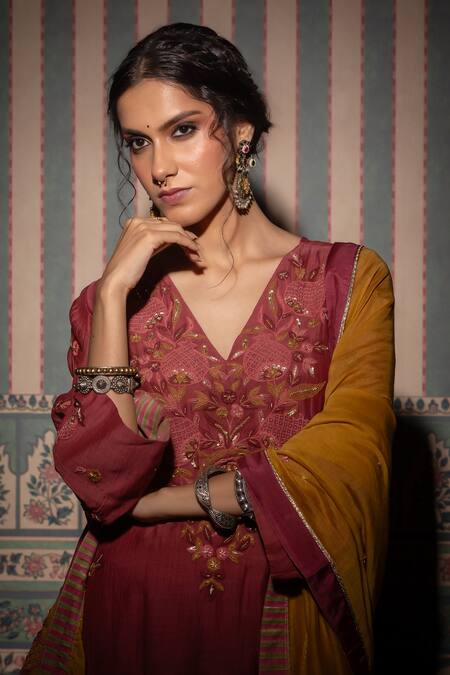 Shop Pants And Pajamas Yellow Chanderi Sequins, Embroidery Thread Dupatta Online at Aza Fashions Shop_Pants And Pajamas_Yellow Chanderi Sequins, Embroidery Thread Dupatta _Online_at_Aza_Fashions