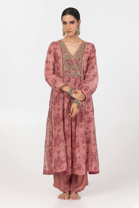 Pants And Pajamas_Pink Chanderi, Cotton, Silk Embroidery, Sequins V-neck Embroidred Kurta Pant Set _at_Aza_Fashions