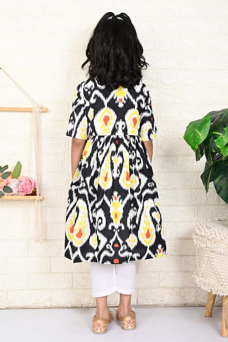 Shop THE COTTON STAPLE Black Cotton Ebony Paisley Ikat Print Kurta With Pant at Aza Fashions Shop_THE COTTON STAPLE_Black Cotton Ebony Paisley Ikat Print Kurta With Pant _at_Aza_Fashions