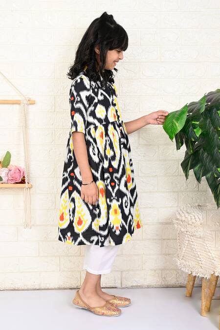 Shop THE COTTON STAPLE Black Cotton Ebony Paisley Ikat Print Kurta With Pant Online at Aza Fashions Shop_THE COTTON STAPLE_Black Cotton Ebony Paisley Ikat Print Kurta With Pant _Online_at_Aza_Fashions