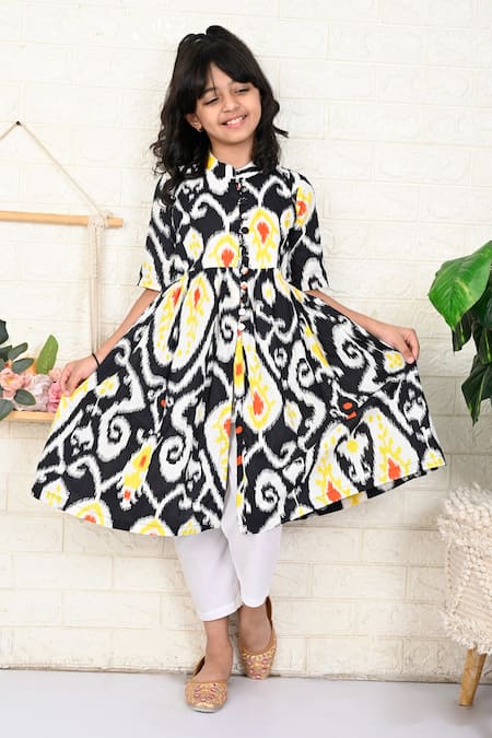 THE COTTON STAPLE Ebony Paisley Ikat Print Kurta With Pant 