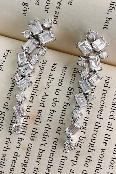 Buy PRERTO White Crystals Swarovski Embellished Cluster Necklace Set Online at Aza Fashions Buy_PRERTO_White Crystals Swarovski Embellished Cluster Necklace Set _Online_at_Aza_Fashions