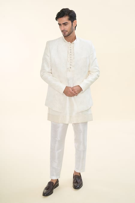 RNG Safawala Kurta Set With Embroidered Bundi 