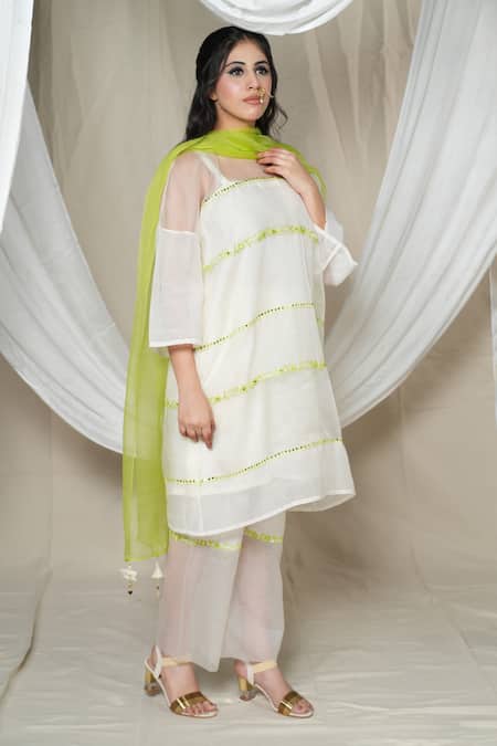 Jyoti Bansal_White Muslin, Cotton, Organza, Kota Doria Diamonds, Floral Kurta Pant Set _Online_at_Aza_Fashions