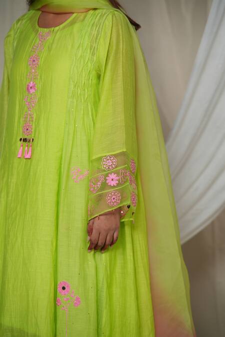 Jyoti Bansal_Green Chanderi, Cotton, Organza Embroidery, Floral Thread Work Kurta Salwar Set _Online_at_Aza_Fashions