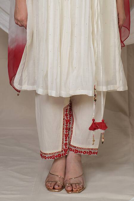 Jyoti Bansal White Chanderi, Cotton, Organza Embroidery, Floral Thread Kurta Salwar Set Online at Aza Fashions Jyoti Bansal_White Chanderi, Cotton, Organza Embroidery, Floral Thread Kurta Salwar Set _Online_at_Aza_Fashions