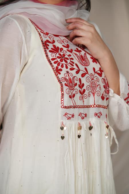 Shop_Jyoti Bansal_White Chanderi, Cotton, Organza Embroidery, Floral Thread Kurta Salwar Set _Online_at_Aza_Fashions