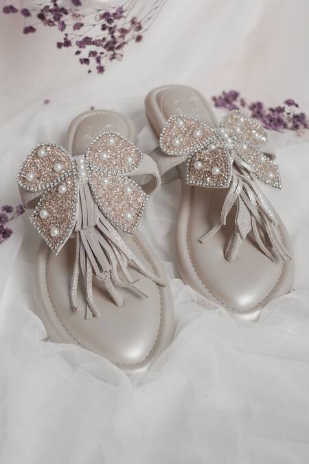 Buy_PHENOMINAAL_Beige Bugle Beads A Lil Magic Hand Embroidered Sandals 