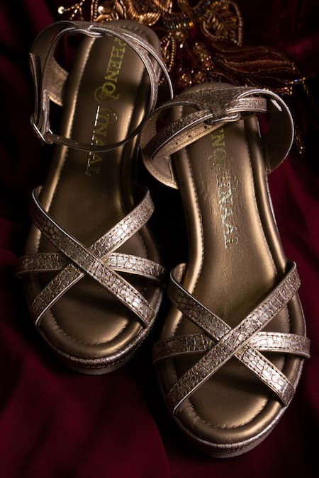 PHENOMINAAL Antique Gold Criss-Cross Wedges 