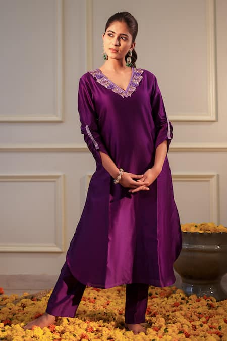 Flamingo the label Purple Chanderi Silk Hand Embroidery Floral Plunge V Neck Kurta With Pant 