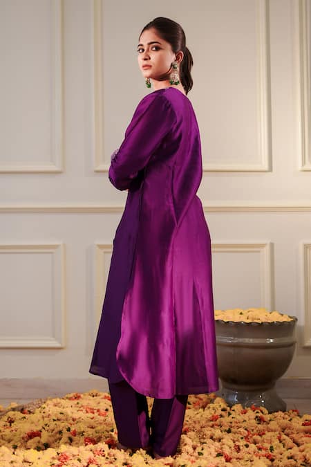 Shop_Label Flamingo By Vrinda_Purple Chanderi Silk Embroidery Plunge Neck Floral Hand Kurta With Pant _at_Aza_Fashions