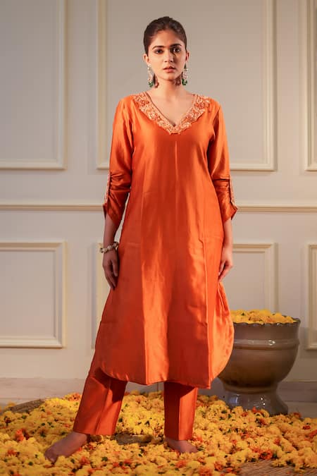 Flamingo the label Orange Chanderi Silk Hand Embroidery Floral Plunge V Neck Kurta With Pant 