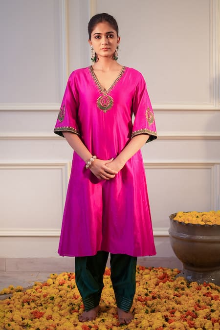 Flamingo the label Pink Chanderi Silk Hand Embroidery Zari Blunt V Neck Kurta With Salwar 