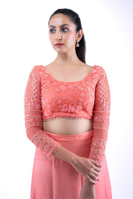 Pooja Kankariya_Peach Chiffon, Tulle Embroidery Round Neck Scallop Border Saree Set _at_Aza_Fashions
