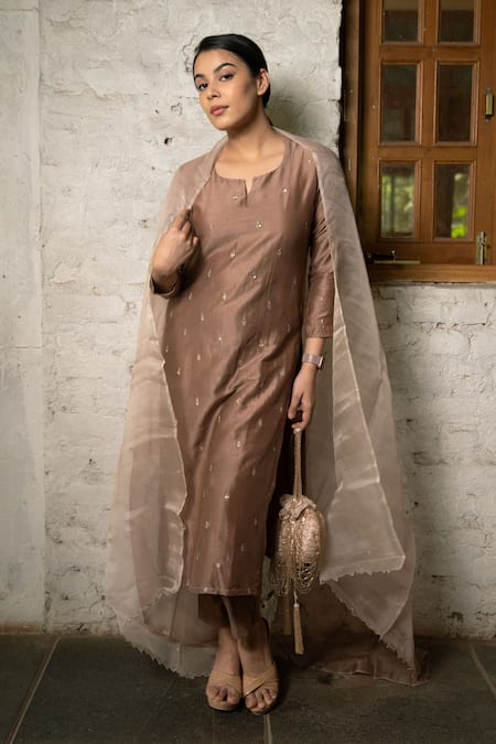 Pooja Kankariya Brown Chanderi Silk Embroidery Sequin Round Axinite And Zari Bloom Kurta Set 