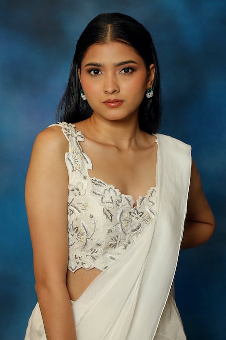 Pooja Kankariya_Off White Organza, Linen Pearls, Sequins, Bay Salt Pleated Pre Draped Saree Set _at_Aza_Fashions