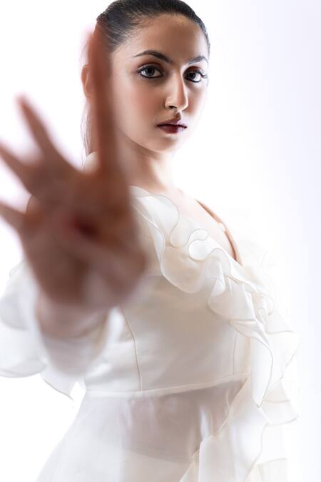 Shop Pooja Kankariya Off White Silk Organza Ruffled V Neck Bay Salt Kurta With Gharara Online at Aza Fashions Shop_Pooja Kankariya_Off White Silk Organza Ruffled V Neck Bay Salt Kurta With Gharara _Online_at_Aza_Fashions