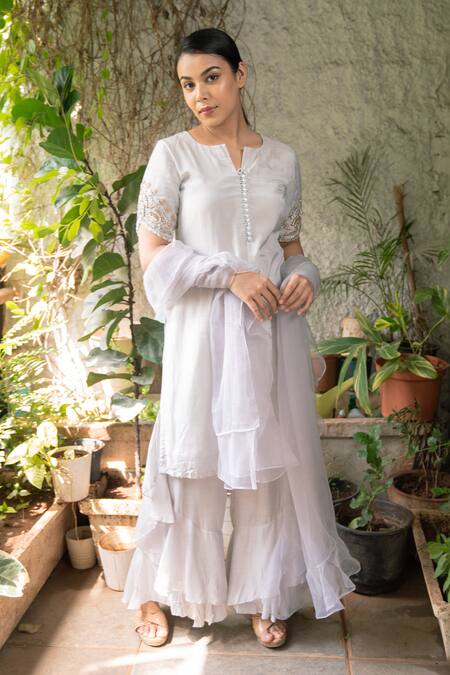 Pooja Kankariya_Blue Silk Embroidery Nakshi Notched Round Zari Fringed Garden Sleeves Kurta Set _Online_at_Aza_Fashions