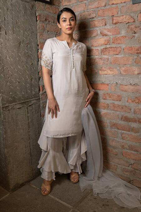 Buy_Pooja Kankariya_Blue Silk Embroidery Nakshi Notched Round Zari Fringed Garden Sleeves Kurta Set 