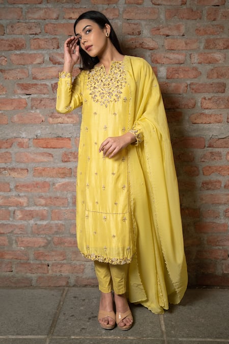 Pooja Kankariya Yellow Raw Silk Embroidered Zardozi Notched Floral Kurta Pant Set 