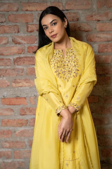 Buy_Pooja Kankariya_Yellow Organza, Georgette, Lycra, Cotton Floral Zardozi Kurta Pant Set _Online_at_Aza_Fashions