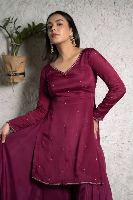 Pooja Kankariya Purple Chiffon, Silk Organza Beads, Pearls V-neck Embellished Kurta Set at Aza Fashions Pooja Kankariya_Purple Chiffon, Silk Organza Beads, Pearls V-neck Embellished Kurta Set _at_Aza_Fashions
