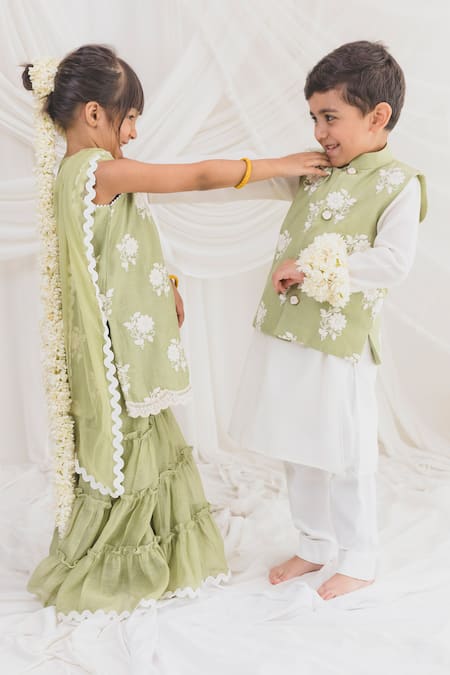 Shop Chotibuti Green Chanderi Embroidery Thread Bundi Kurta Set Online at Aza Fashions Shop_Chotibuti_Green Chanderi Embroidery Thread Bundi Kurta Set _Online_at_Aza_Fashions