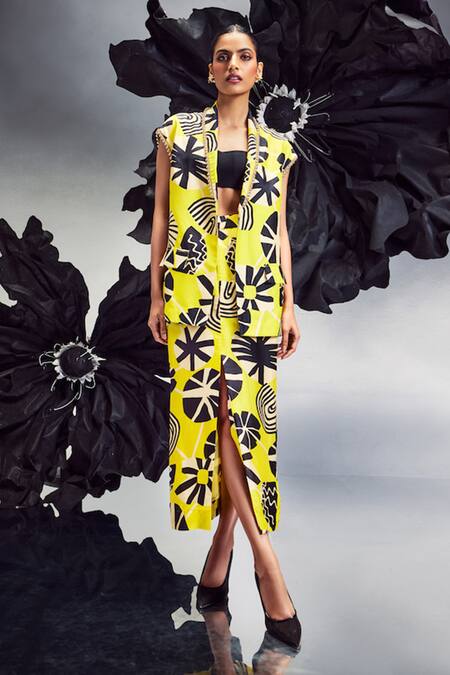 Buy Maison Blu Yellow Silk Beads Geometric Flora Print Blazer With Skirt Set Online at Aza Fashions Buy_Maison Blu_Yellow Silk Beads Geometric Flora Print Blazer With Skirt Set _Online_at_Aza_Fashions