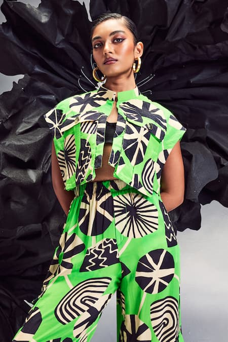 Buy_Maison Blu_Green Crepe Bandeau Neck Abstract Geometric Print Vest With Cargo Pant _Online_at_Aza_Fashions