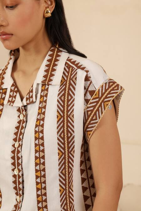 Muvazo_Brown Cotton, Jacquard Embroidery Collared Toda Textured Shirt _at_Aza_Fashions