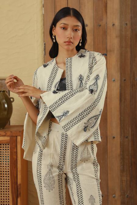 Buy_Muvazo_White Lurex Dobby Hand Embroidered Mirror Front Open Boteh Print Jacket _Online_at_Aza_Fashions