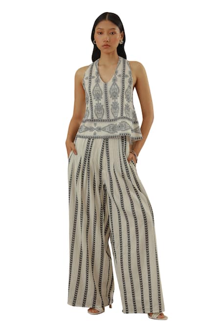 Muvazo_White Cotton Dobby Printed Chevron Pleated Pant _Online_at_Aza_Fashions