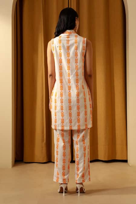 Muvazo Textured Top Pant Set With Shrug 