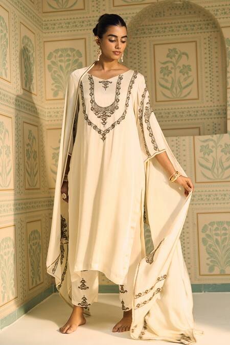 Sarang Kaur White Satin, Georgette Sequins, Beads Anya Floral Embroidered Dupatta Online at Aza Fashions Sarang Kaur_White Satin, Georgette Sequins, Beads Anya Floral Embroidered Dupatta _Online_at_Aza_Fashions
