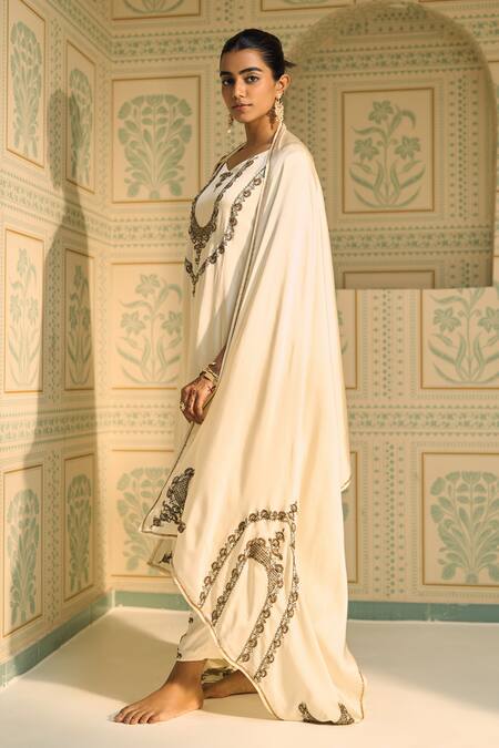 Shop Sarang Kaur White Satin, Georgette Sequins, Beads Anya Floral Embroidered Dupatta Online at Aza Fashions Shop_Sarang Kaur_White Satin, Georgette Sequins, Beads Anya Floral Embroidered Dupatta _Online_at_Aza_Fashions