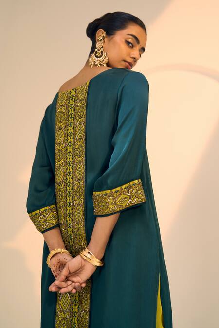 Sarang Kaur Green Satin, Georgette, Silk Sequins, Beads, Seerat Geometric Kurta With Pant Online at Aza Fashions Sarang Kaur_Green Satin, Georgette, Silk Sequins, Beads, Seerat Geometric Kurta With Pant _Online_at_Aza_Fashions