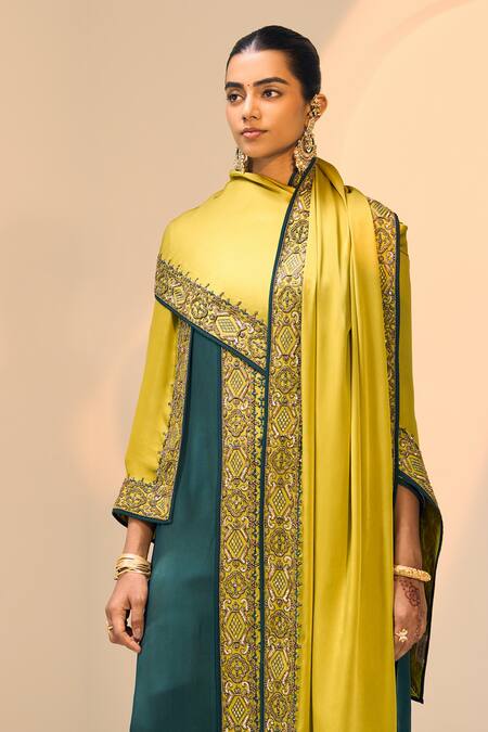 Sarang Kaur Green Satin, Georgette Sequins, Beads Seerat Geometric Embroidered Dupatta Online at Aza Fashions Sarang Kaur_Green Satin, Georgette Sequins, Beads Seerat Geometric Embroidered Dupatta _Online_at_Aza_Fashions