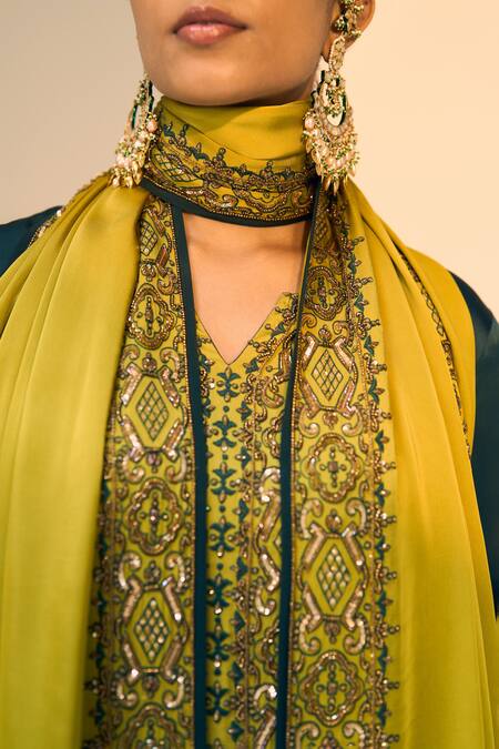 Sarang Kaur Green Satin, Georgette Sequins, Beads Seerat Geometric Embroidered Dupatta at Aza Fashions Sarang Kaur_Green Satin, Georgette Sequins, Beads Seerat Geometric Embroidered Dupatta _at_Aza_Fashions